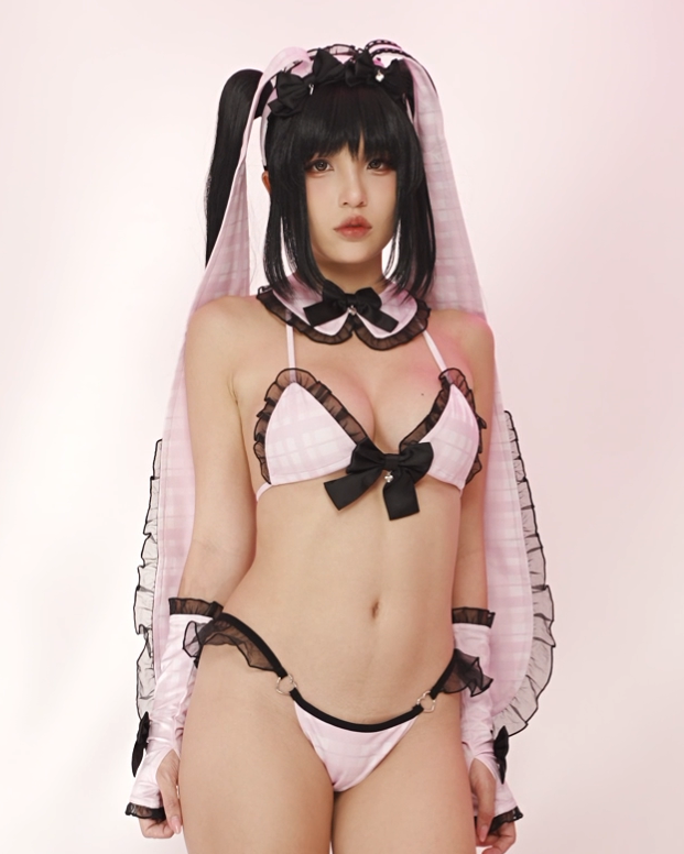 Oversized Bunny Headband – Playful & Bold Cosplay Accessory