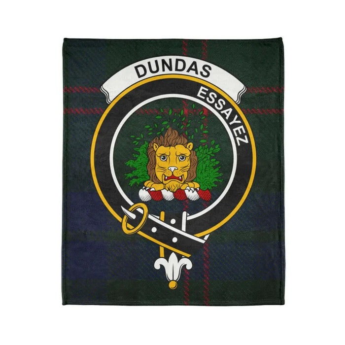 Dundas tartan throw blanket close-up — lion crest and motto Essayez in full colour