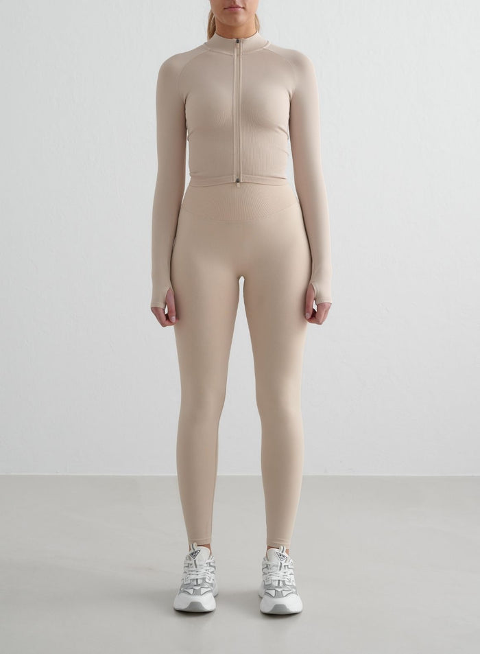 [S - 5'8"]