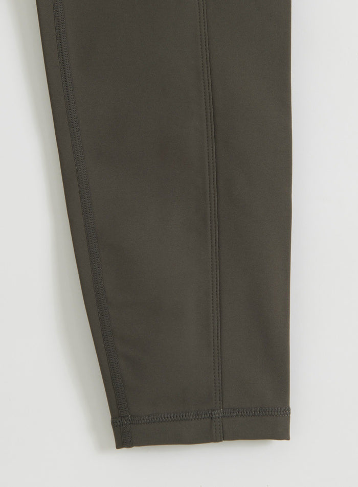 Close-up of the hem and stitching on dark ivy warming pocket tights