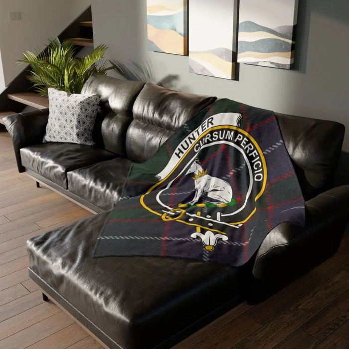 Hunter clan crest tartan throw blanket — 50x60 polyester, Cursum Perficio greyhound heraldic design