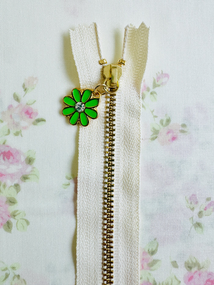Margaret Flower Zipper - Green - Atsuko Matsuyama