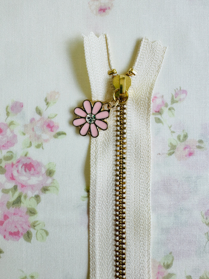 Margaret Flower Zipper - Pink - Atsuko Matsuyama