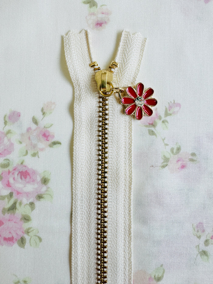 Margaret Flower Zipper - Red - Atsuko Matsuyama