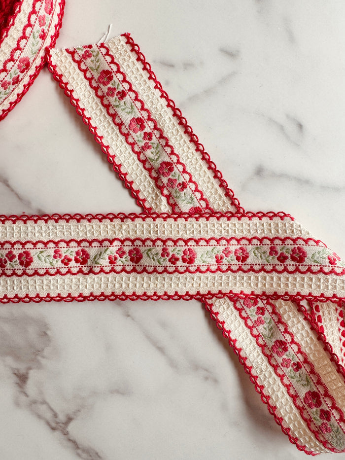 Scalloped Roses - Red - Vintage Ribbon