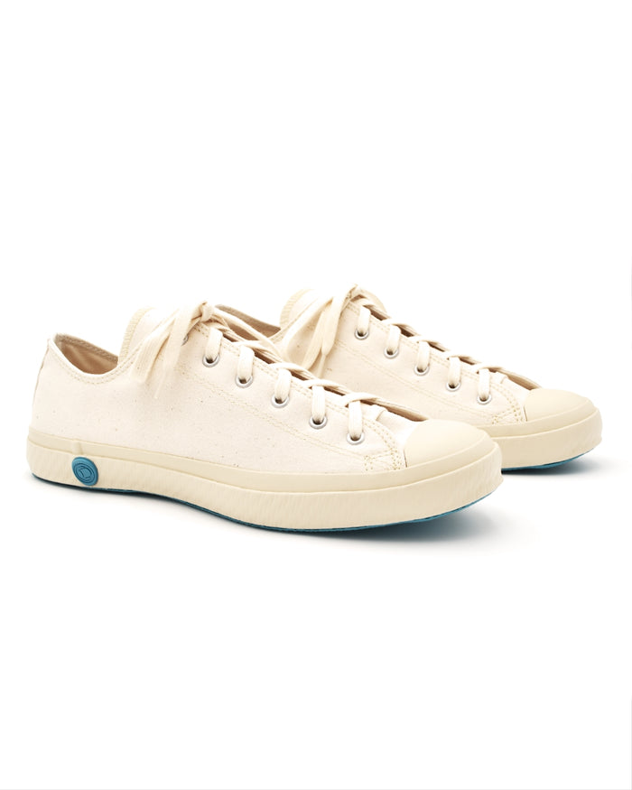 Shoes Like Pottery Canvas Low Top Sneaker in White (Women's)