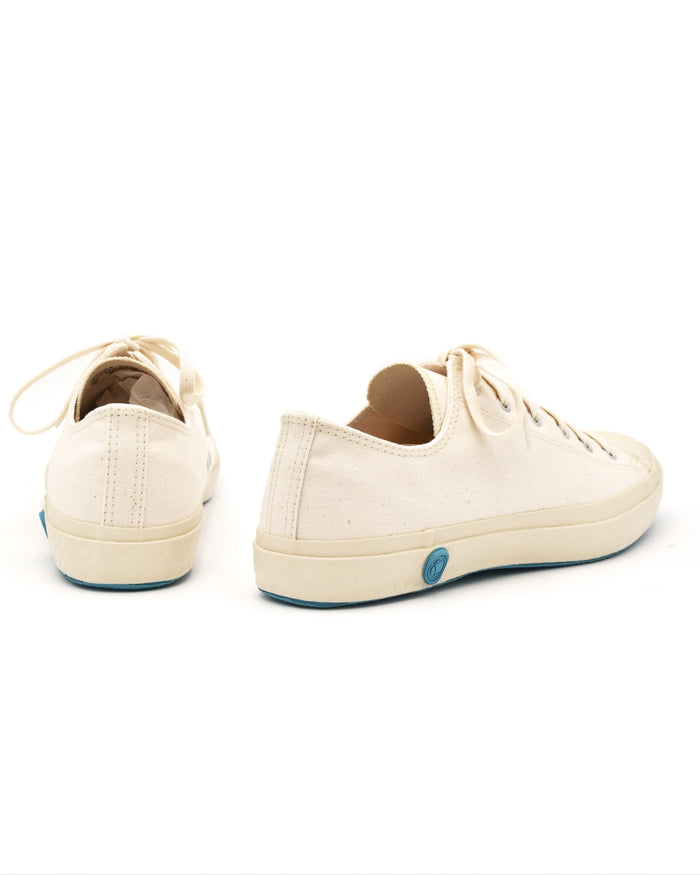 Shoes Like Pottery Canvas Low Top Sneaker in White (Women's)
