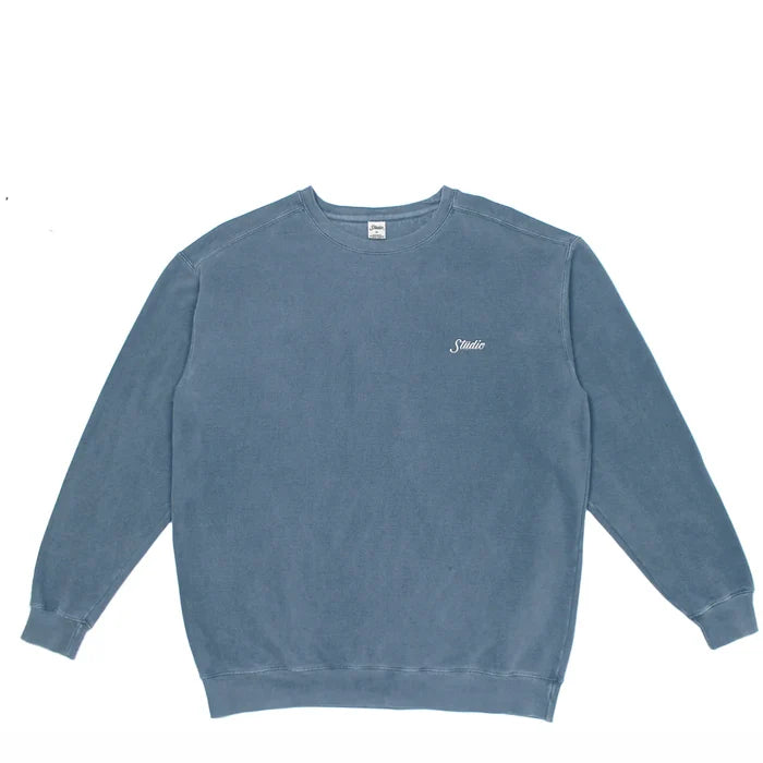 STUDIO - SMALL SCRIPT GARMENT DYED CREW - COOL BLUE