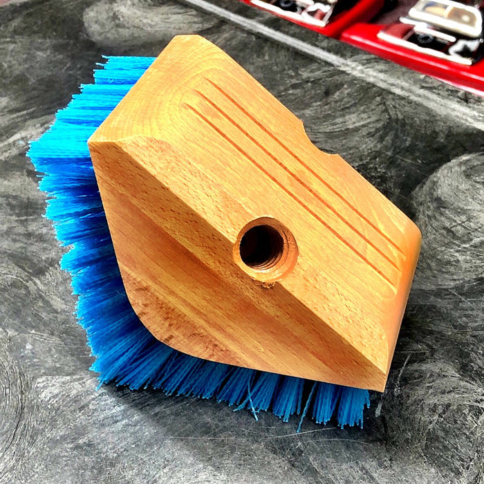 TRIANGLE FLOOR / BASEBOARD BRUSH W/ BLUE BRISTLE